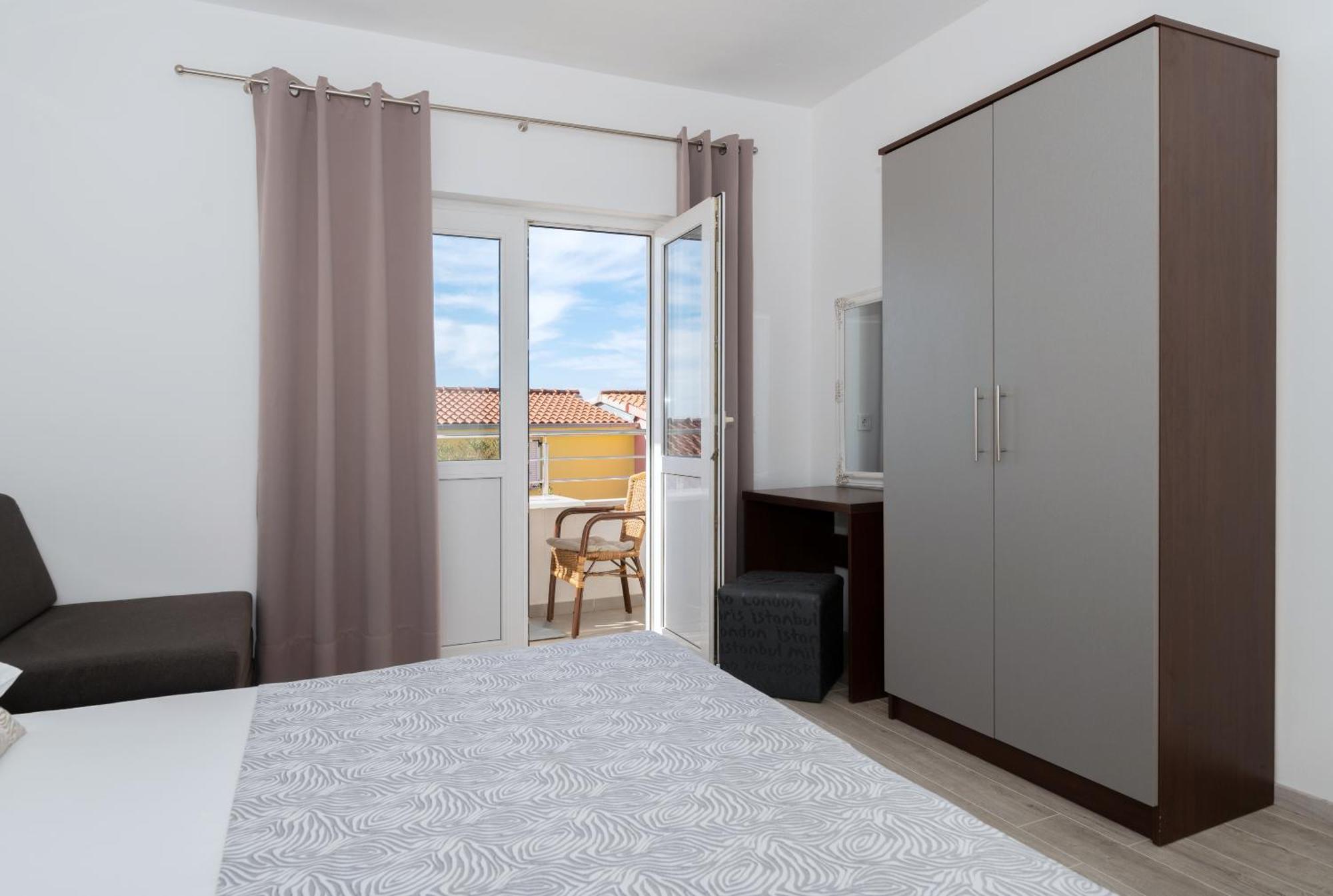 Bilin San Apartman Baška Voda Szoba fotó